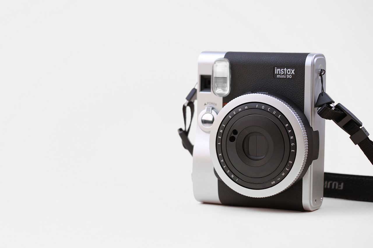 Fujifilm-Instax-Mini-90-Neo-Classic-Reviewed